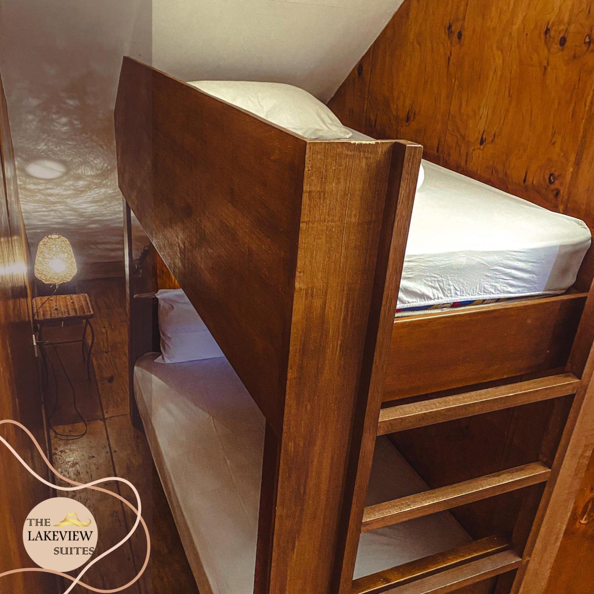 タガイタイ レイクビュー スイーツ バイ ココテル Bed & Breakfast エクステリア 写真