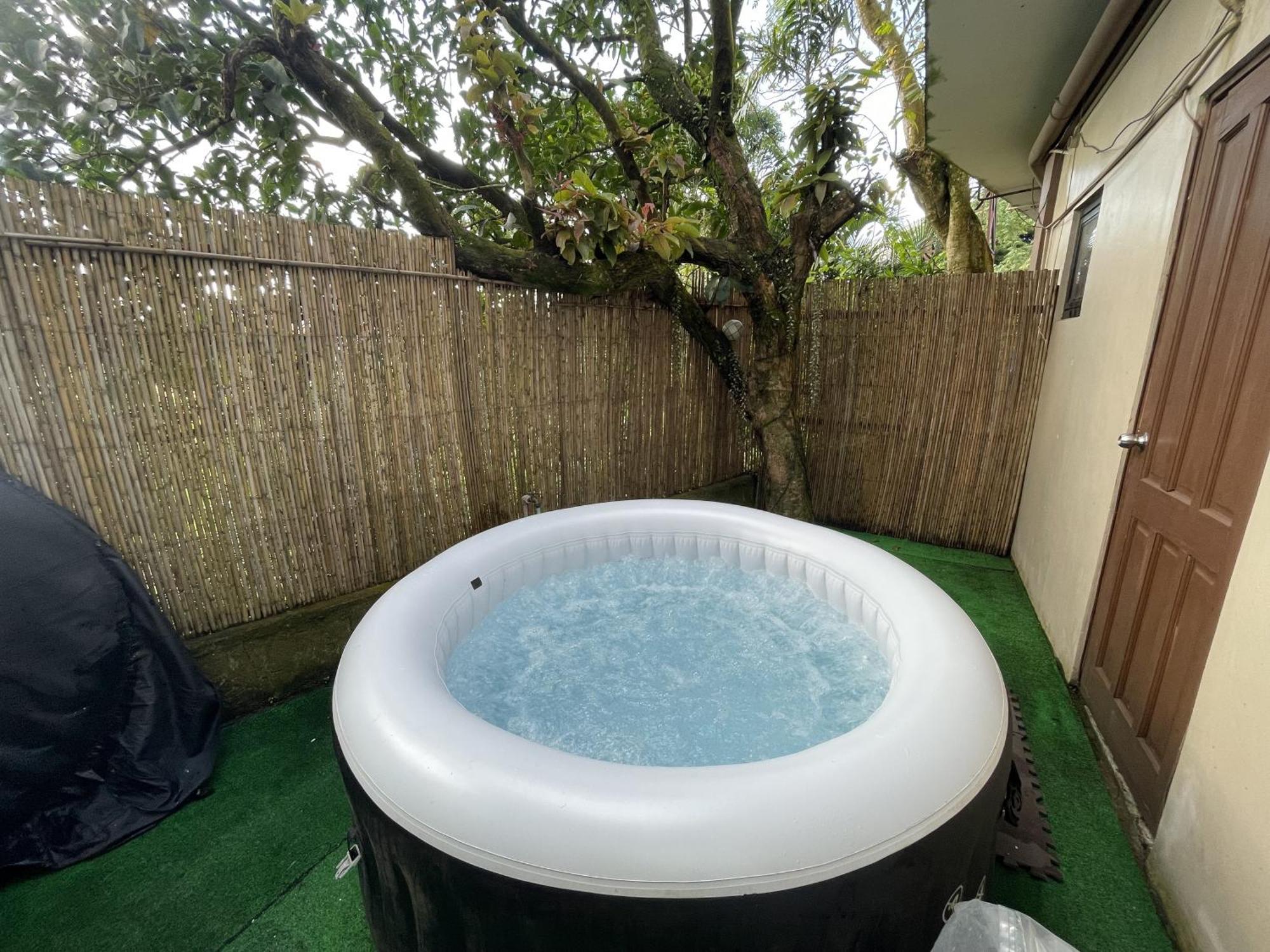 タガイタイ レイクビュー スイーツ バイ ココテル Bed & Breakfast 部屋 写真